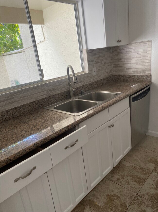 Building Photo - 147 Oko St