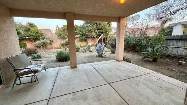 Building Photo - $2,250 Herndon & Willow, 3 Bedroom Home - N. Helm Ave, Clovis