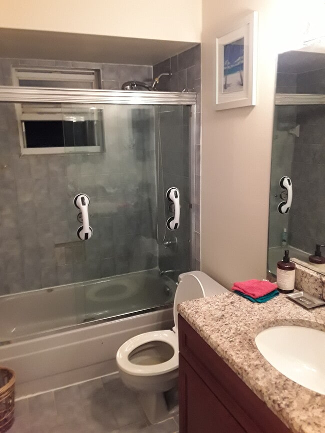 Building Photo - 118 SW Fairway Ave