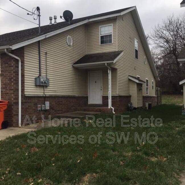 Building Photo - 3033 N Fremont Ave