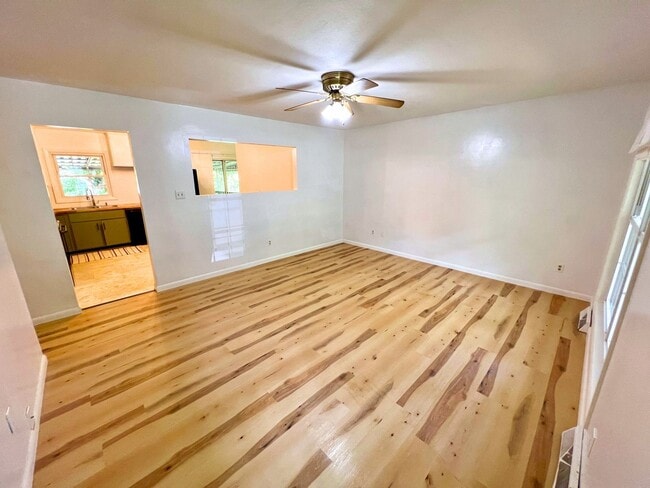 Building Photo - Swannanoa - Perfect Location, Fantastic Bungalow!