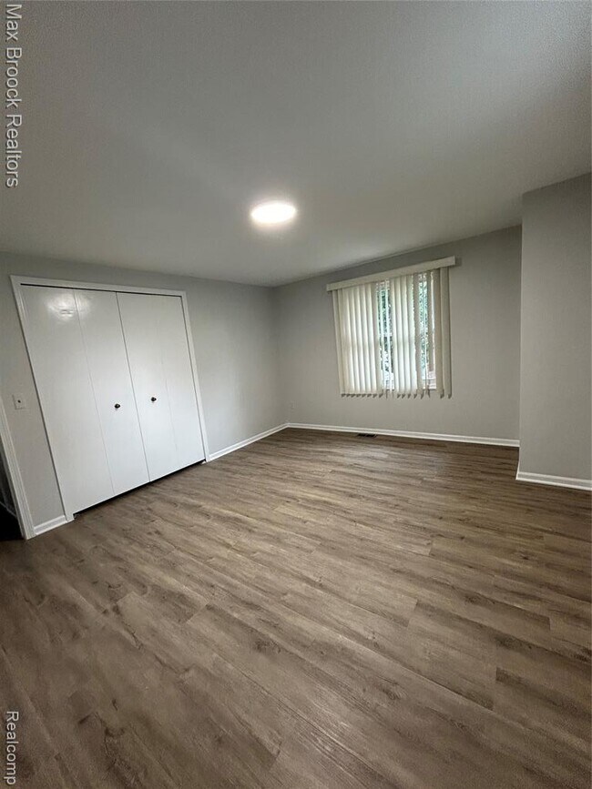 Building Photo - 2081 Babcock Dr