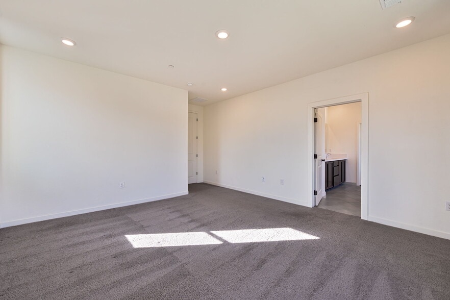 Building Photo - 4522 Drowsy Water Way