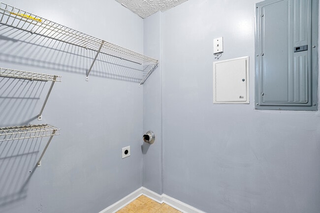 Building Photo - 6303 Waldrop Pl