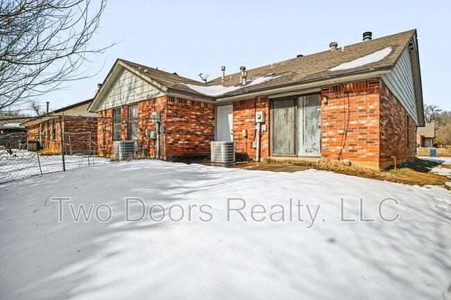 Building Photo - 8910 Oak Valley Dr