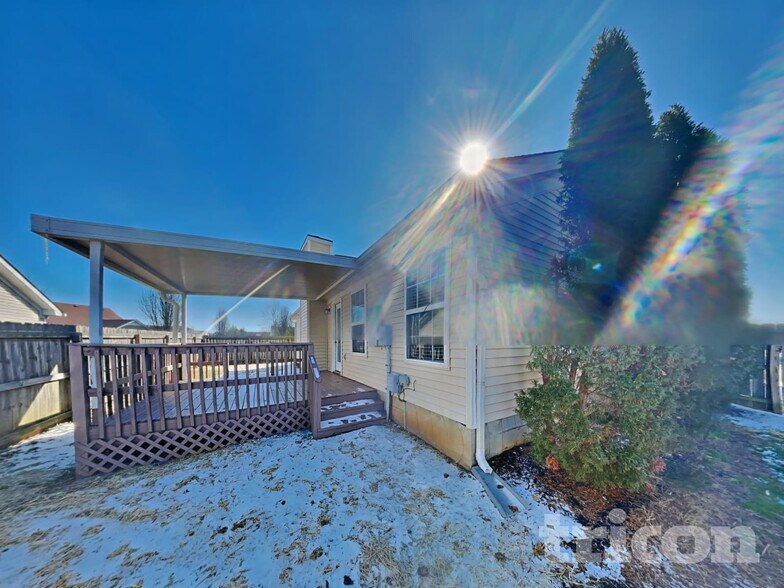 Building Photo - 3230 Oneida Ct