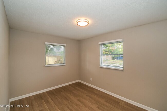 Building Photo - 335 Bonnlyn Dr