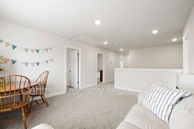 Building Photo - 320 Lavinia Cir