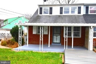 Building Photo - 2503 Van Buren St