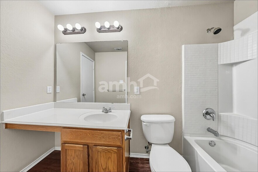Building Photo - 301 Azalea Dr