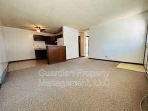 Building Photo - 1135 1/2 N College Dr