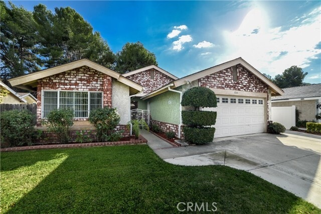 Primary Photo - 1728 W Phillips Dr