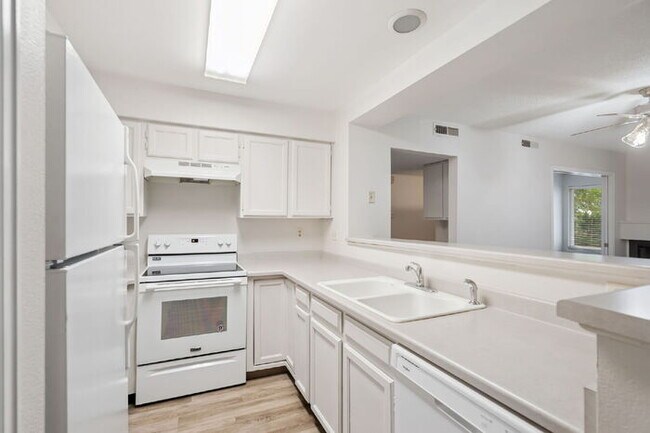 Building Photo - Updated 2-Bedroom Ground-Level Condo – Wat...