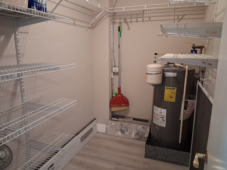 Utility/ storage with adjustable shelves - 174 Golden Gate Pt