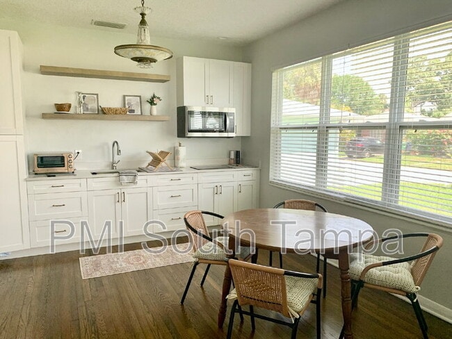 Building Photo - 701 S 26th St