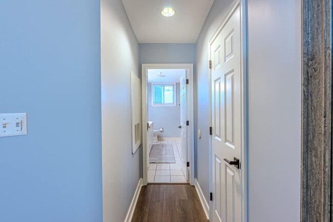 Building Photo - 10 N Forest Beach Dr