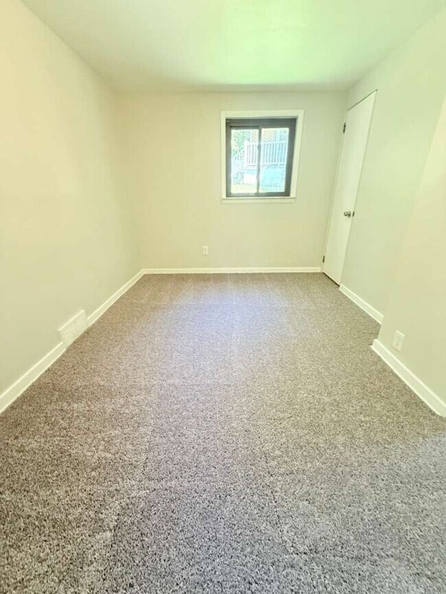 Building Photo - Fabulous 3 bed 1 bath House in Penn Hills