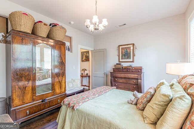 Building Photo - 1878 Cambridge Ave