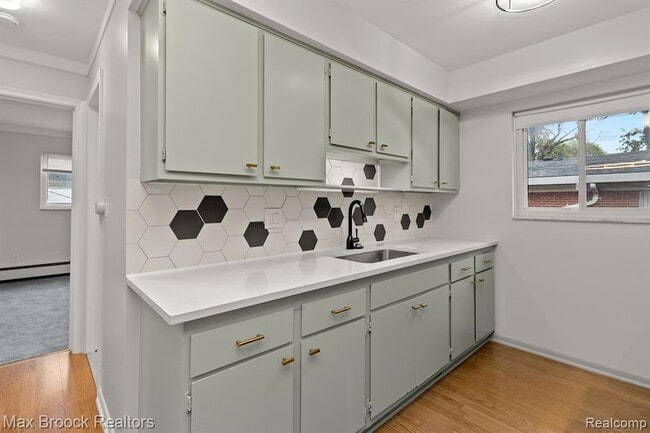 Building Photo - 15249 E 9 Mile Rd