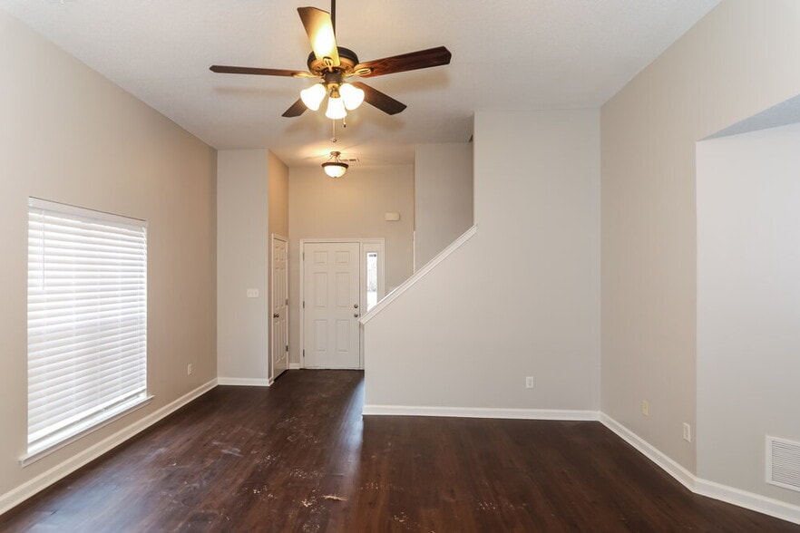 Building Photo - 10333 Cottage Oaks Dr