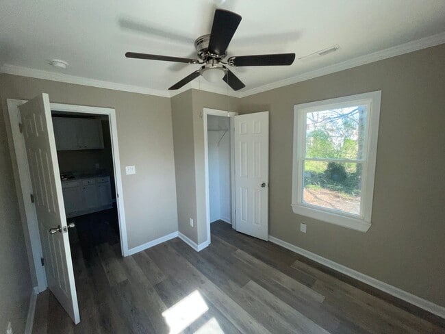 Building Photo - 303 Freeman St SE