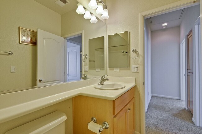Building Photo - Wow! What a Great Home! Available Now!