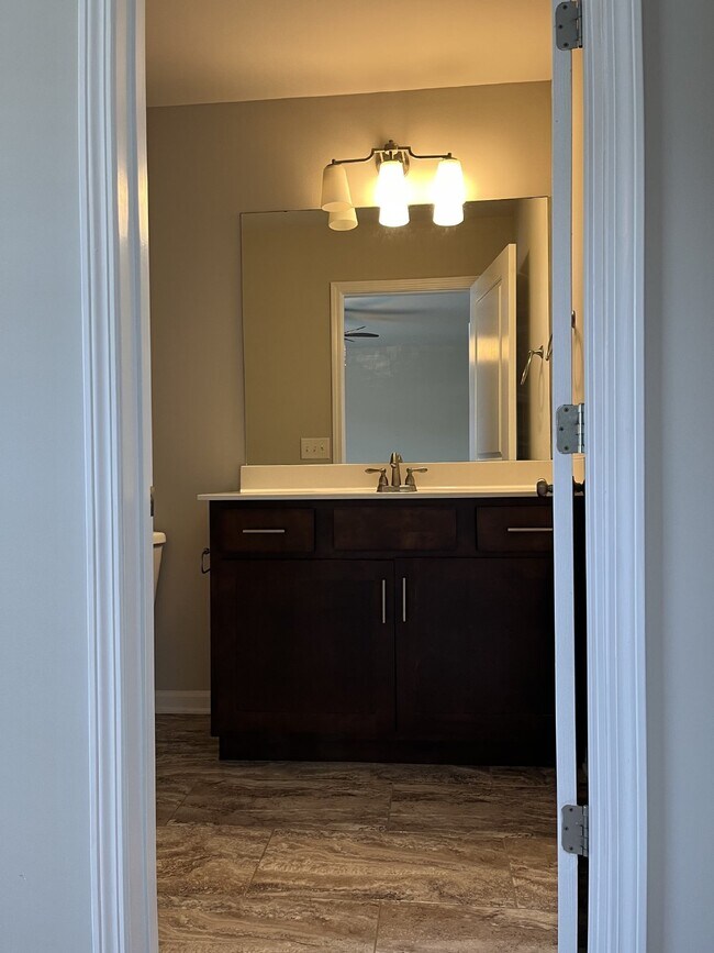 Building Photo - Cozy and Convenient Condo Living at Cambri...