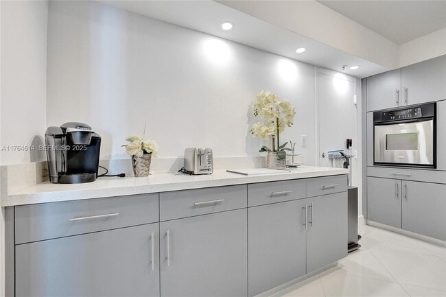 Building Photo - 4001 S Ocean Dr