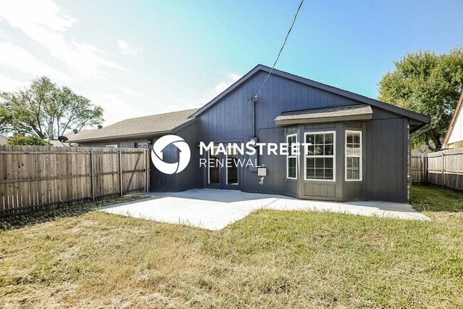 Building Photo - 4 Bedroom Pet-Friendly Home in Rowlett, TX with Main Street Renewal
