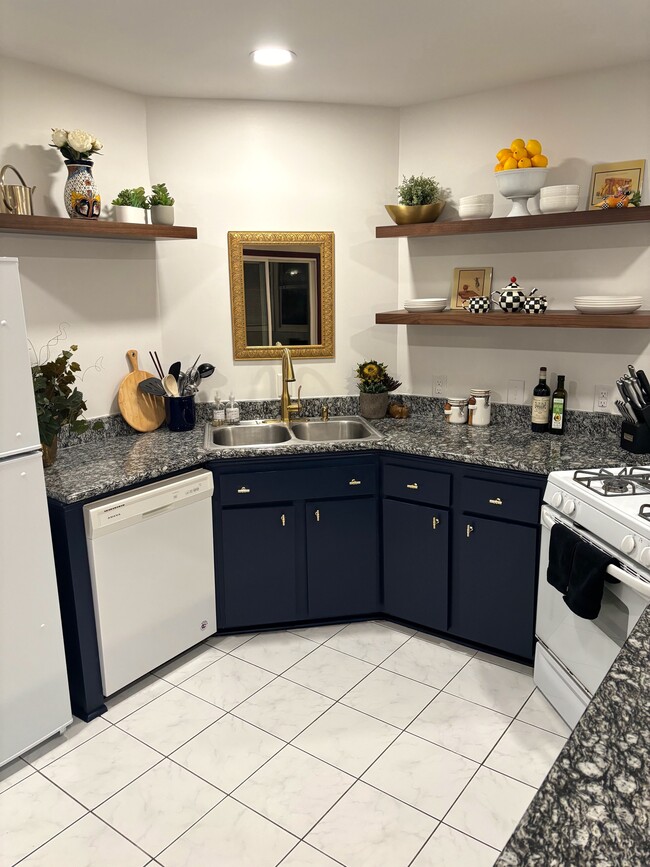 Kitchen - 2417 W 22nd St