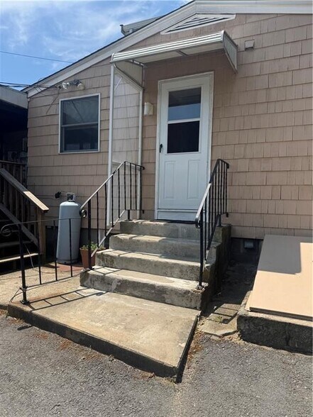 Building Photo - 1296 Stafford Rd