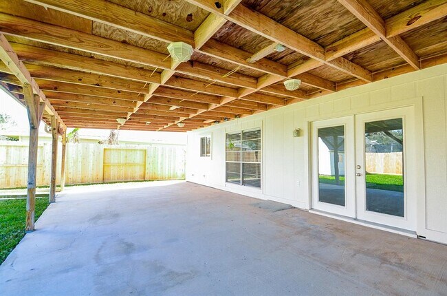 Building Photo - 7203 Sharpsburg Dr