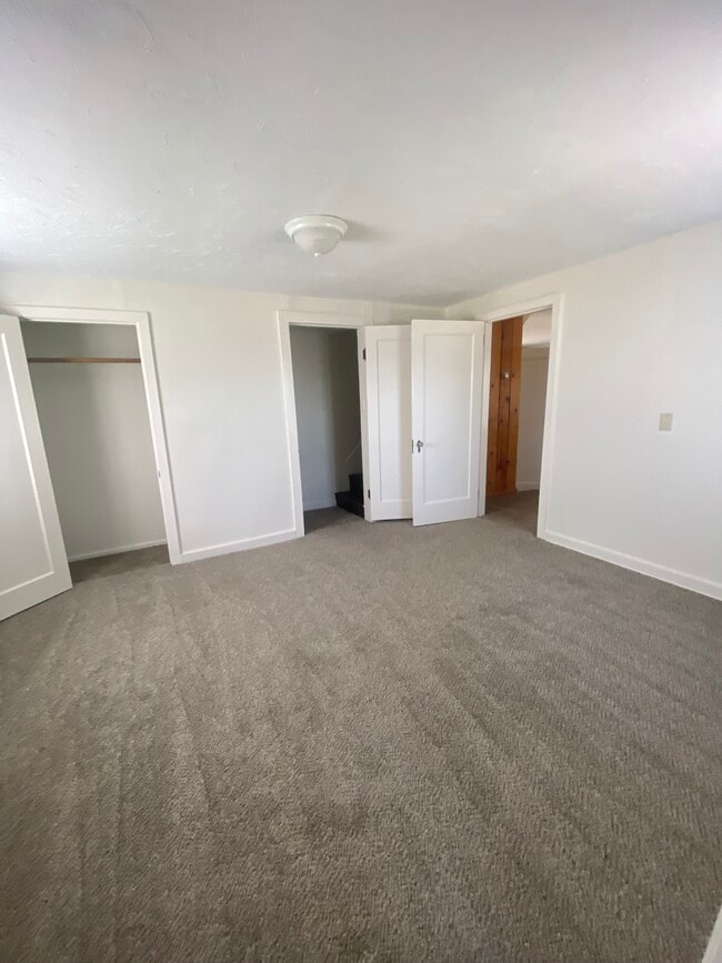 Building Photo - GR-0104