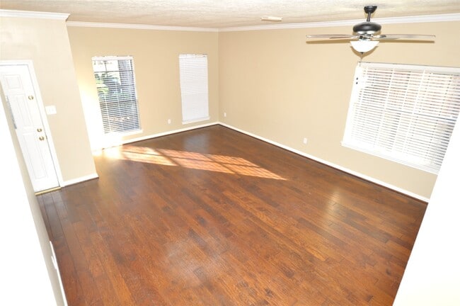 Building Photo - 3614 Scenic Valley Dr