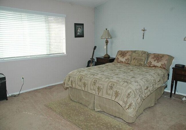 Building Photo - Charming 4-Bedroom, 2.5-Bathroom Two-Story...