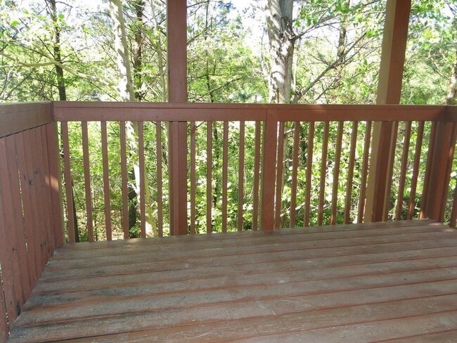 Building Photo - 1749 Highlands View Dr