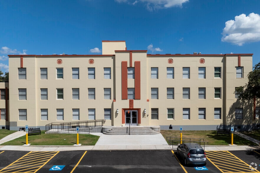 Building Photo - Landmark 301