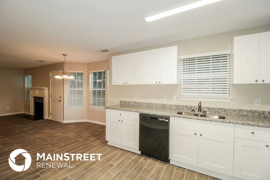 Building Photo - 6251 Village Trace