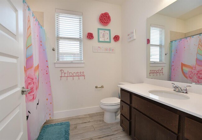 Building Photo - 424 Parkline Dr