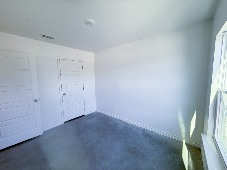 Building Photo - 1146 Lindsey Dr