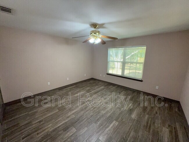 Building Photo - 5022 Patterson Ln