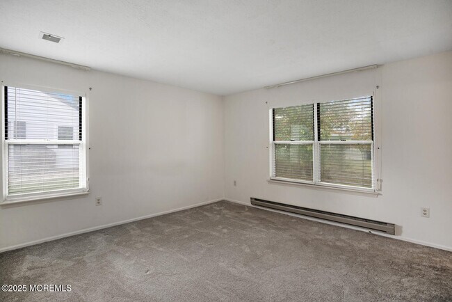 Building Photo - 327 Concord Ct