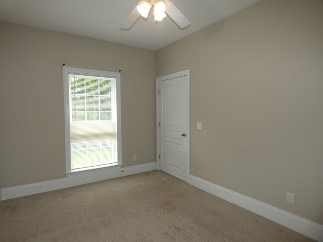 Building Photo - Marvelous Executive Pool Home in Hammersmith