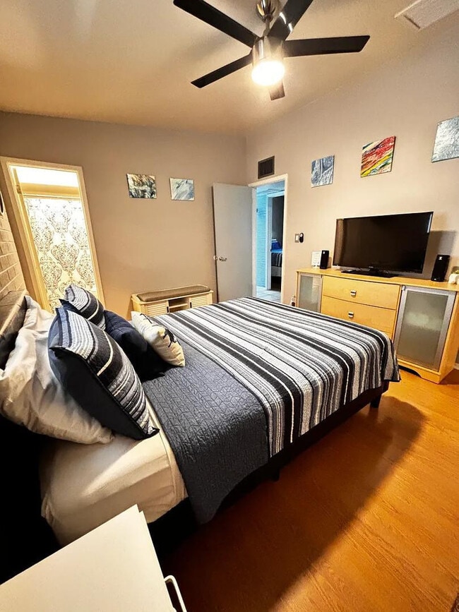 Building Photo - 1031 N 78th Pl