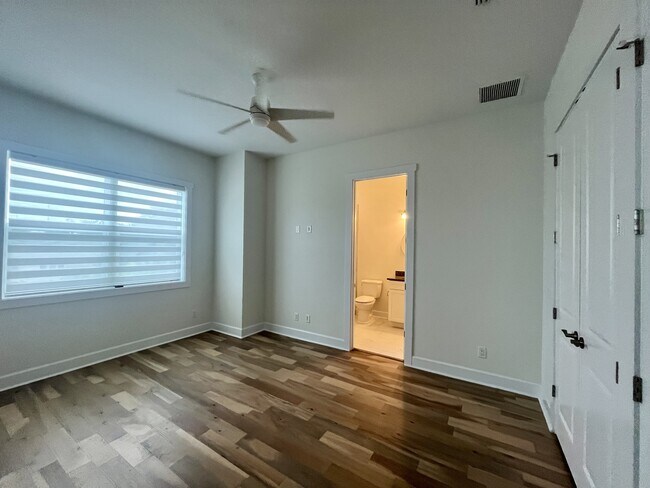 Building Photo - 821 Oak Bend Ln