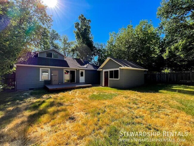 Building Photo - 2334 Augusta St