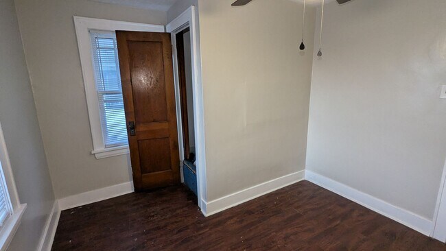 Building Photo - Charming 3-bedroom, 1.5-bathroom home located in the heart of Akron