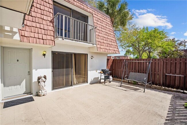 Building Photo - 2992 SW Sunset Trace Cir