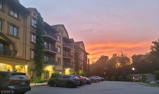 Building Photo - 10 Lower Notch Rd