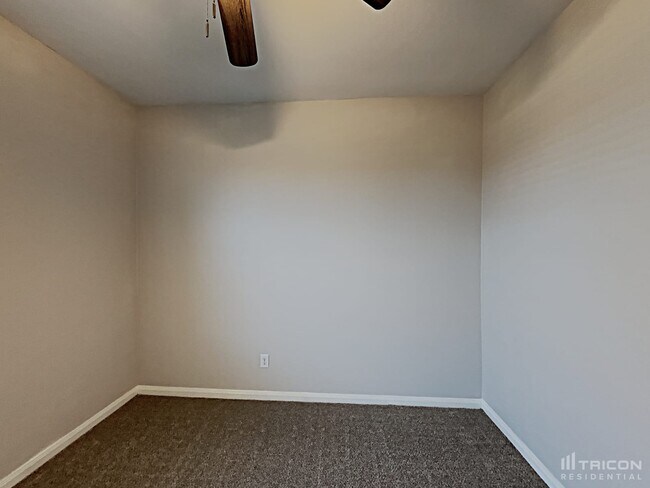 Building Photo - 110 Rushmore Ln